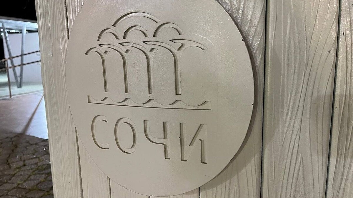 В отель с бассейном переделывают бывшие склады в Сочи