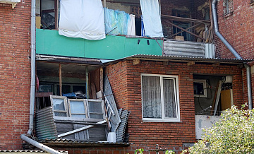 Жителей 54 аварийных домов расселят за два года