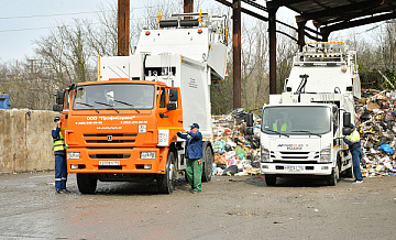 В Сочи продолжают пополнять парк спецтехники для вывоза мусора