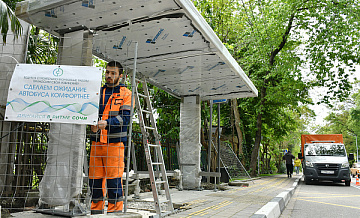 Специалисты приступили к обновлению остановочных пунктов в Сочи