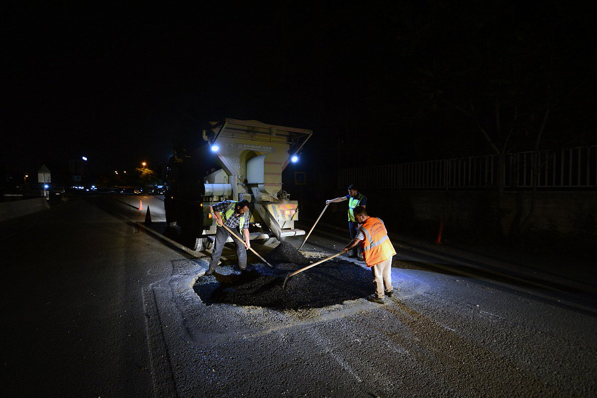 Ночной ремонт дороги проводится на улице Мира