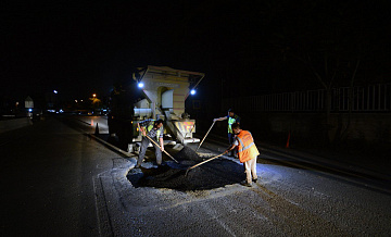 Ночной ремонт дороги проводится на улице Мира