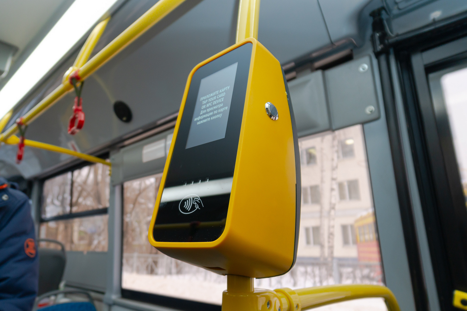 В Сочи в автобусах начала работать система бескондукторной оплаты проезда