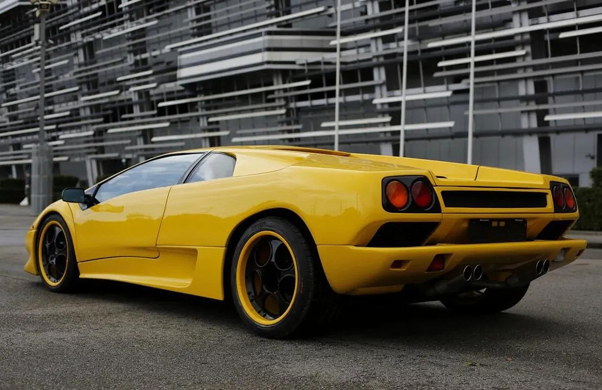    Lamborghini Diablo  34  