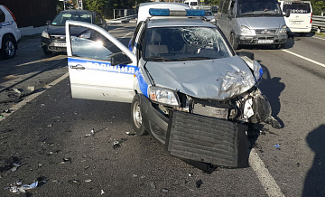 Полицейский в Сочи устроил ДТП Полицейский в Сочи устроил ДТП