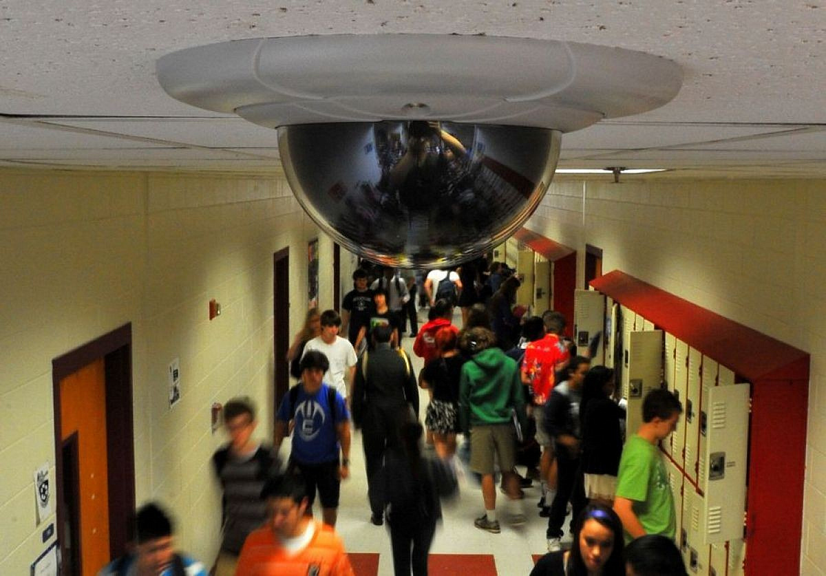 В школах Сочи установят дополнительные камеры наблюдения