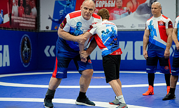 В новом спортзале «Чемпион» прошла тренировка с олимпийским чемпионом Александром Карелиным